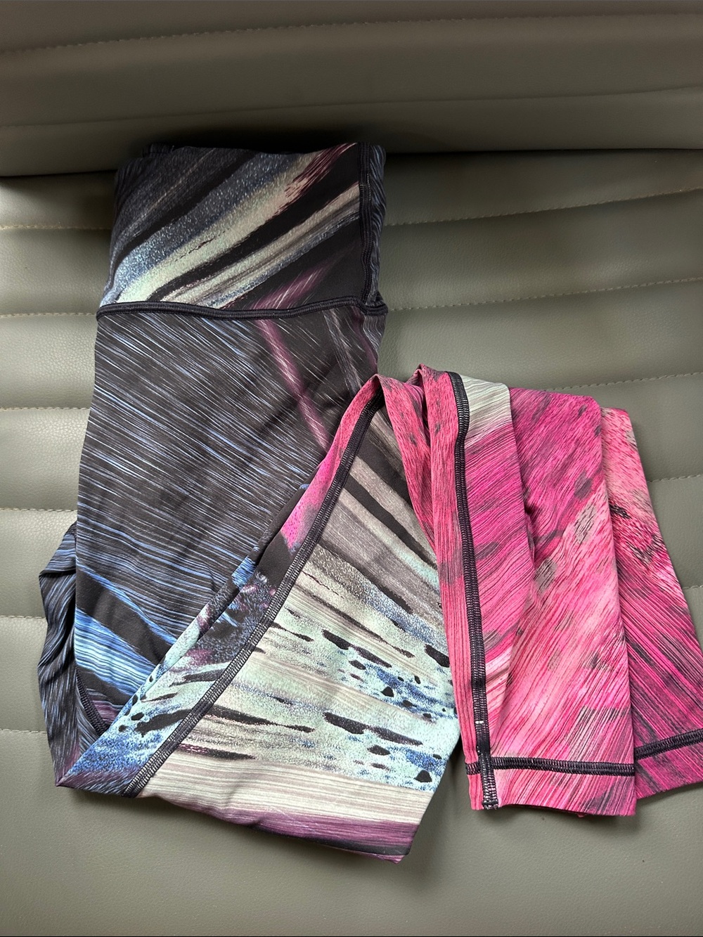 Lululemon- leggings size 6